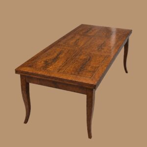 Tavolo lastronato in diverse essenze di legno con gambe a sciabola Veneto - XIX sec. - cm 205x100, allunghi da cm 80 cm cadauno, lunghezza totale cm 365